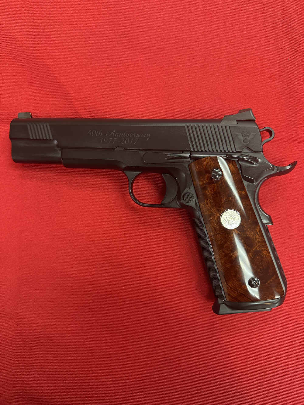 Wilson Combat 1911 40th Anniversary CQB Elite - 9mm Gold Bead Burl Ironwood-img-1