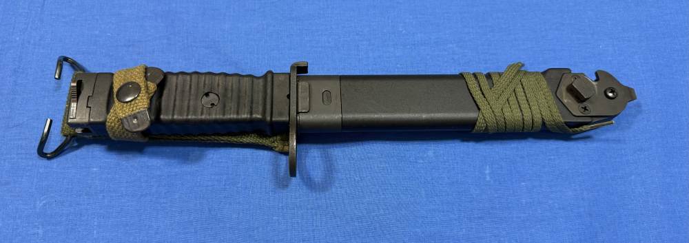 West German KCB-77 Bayonet & Scabbard, M16, AUG, No Reserve-img-2