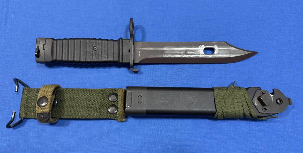 West German KCB-77 Bayonet & Scabbard, M16, AUG, No Reserve-img-0