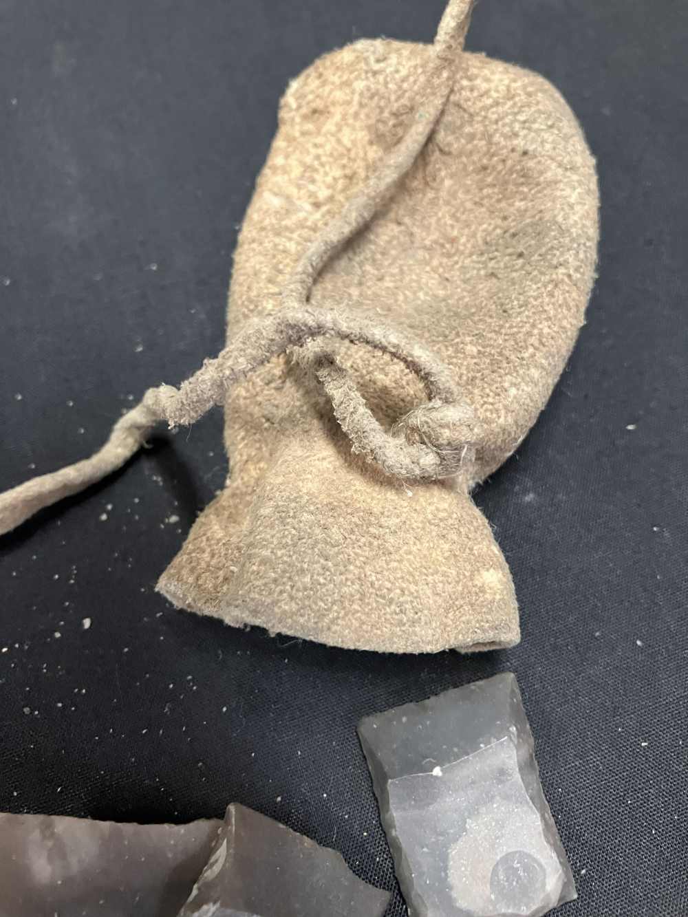 Rifle flints and .440 balls in their original buckskin pouches-img-3