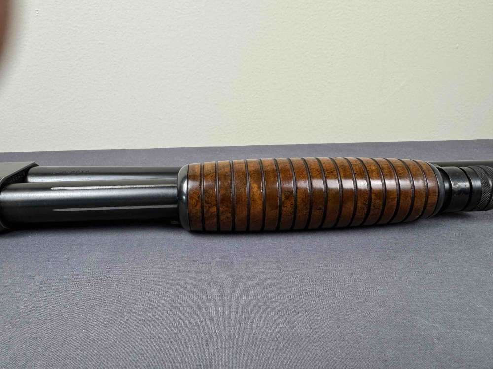 Ithaca Model 37 Featherlight 12 gauge pump-img-29
