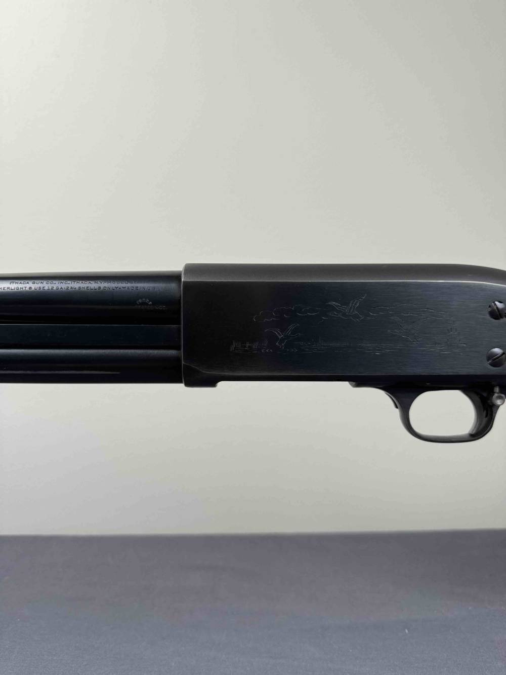 Ithaca Model 37 Featherlight 12 gauge pump-img-19