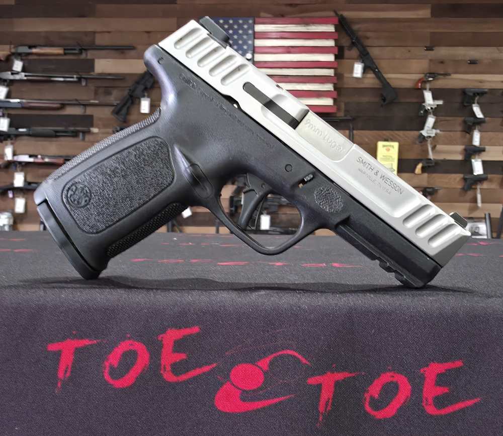 Nice S&W SD9 2.0 9mm 15+1 w/ MFT IWB Holster-img-0