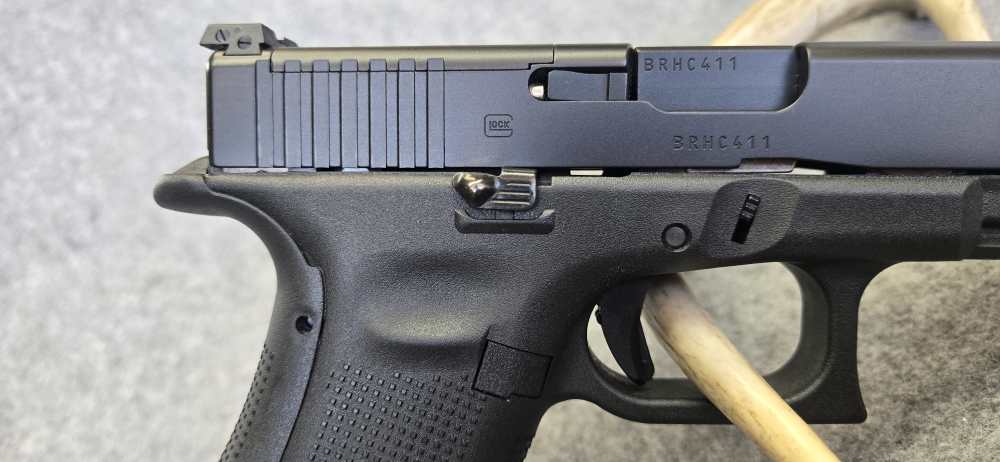 Glock G34 Gen 5 MOS 9mm 5" 17 rd Pistol | 3 mags, extra MOS plates, box-img-16