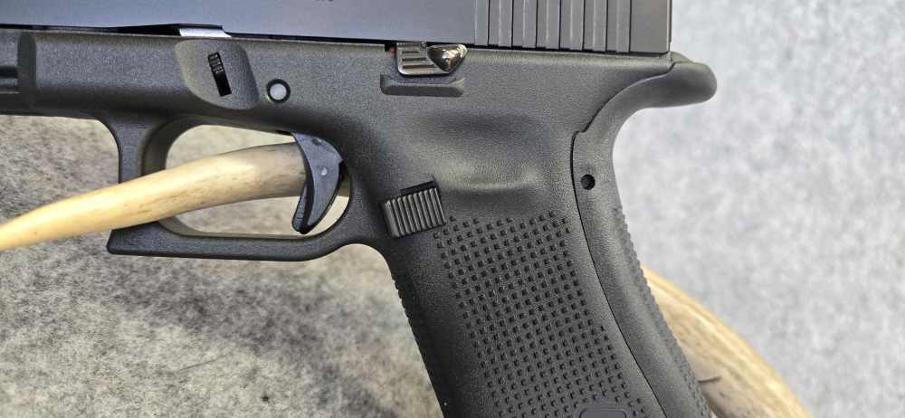 Glock G34 Gen 5 MOS 9mm 5" 17 rd Pistol | 3 mags, extra MOS plates, box-img-3