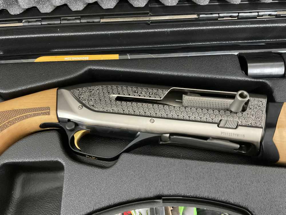 Browning Maxus II Ultimate Maple 12ga 28” With Case **NO RESERVE**-img-2