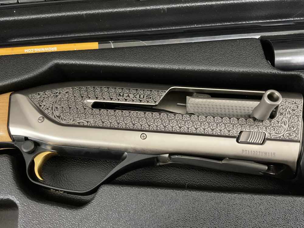 Browning Maxus II Ultimate Maple 12ga 28” With Case **NO RESERVE**-img-4