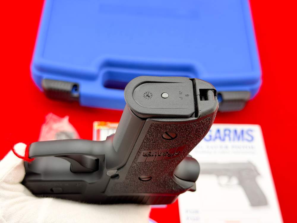 SIG Sauer P228 9mm Luger German 3-7/8" w/ Factory Case-img-20