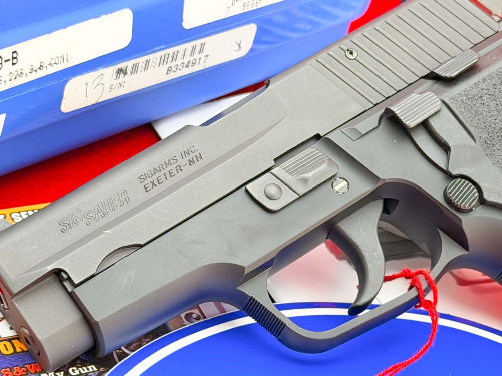SIG Sauer P228 9mm Luger German 3-7/8" w/ Factory Case-img-5