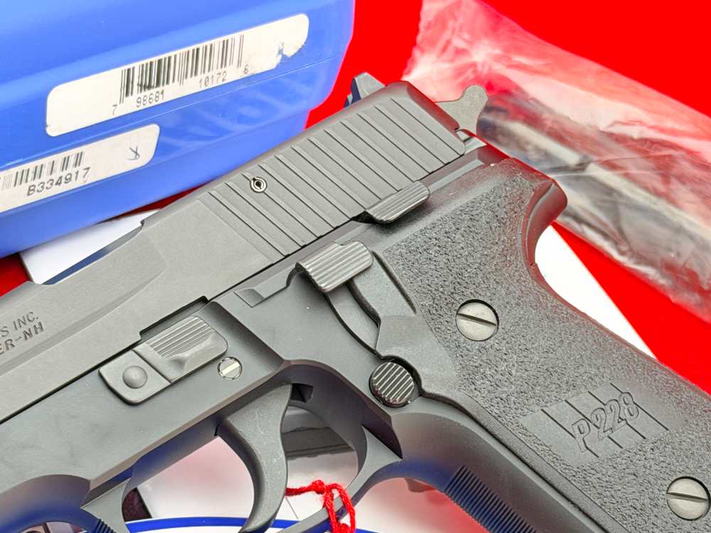 SIG Sauer P228 9mm Luger German 3-7/8" w/ Factory Case-img-6