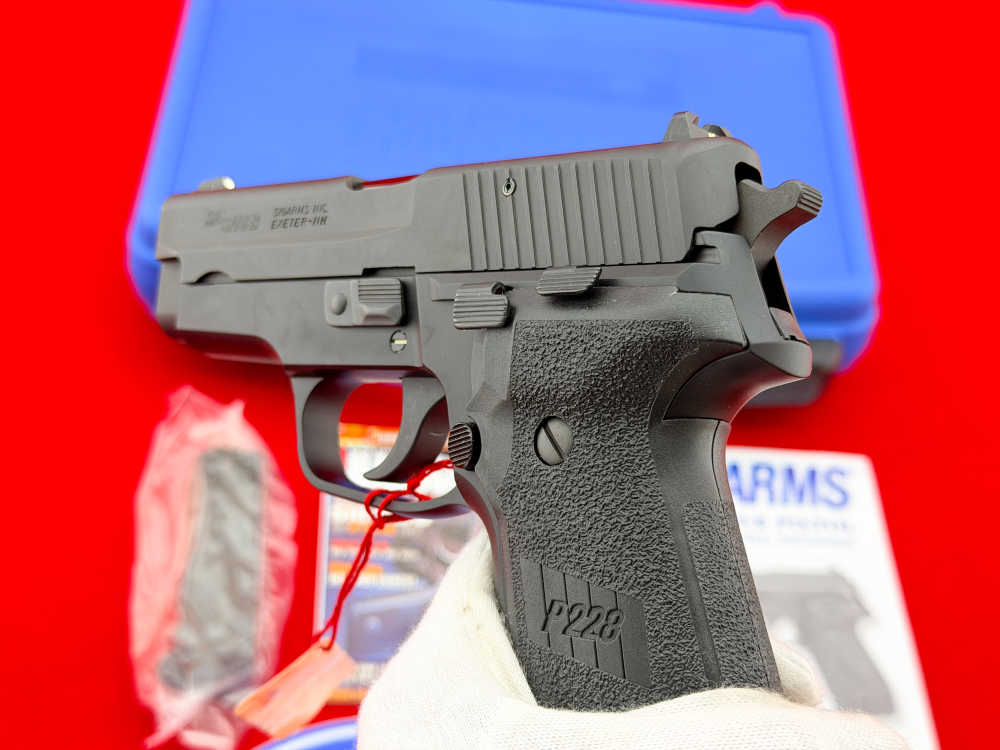 SIG Sauer P228 9mm Luger German 3-7/8" w/ Factory Case-img-17