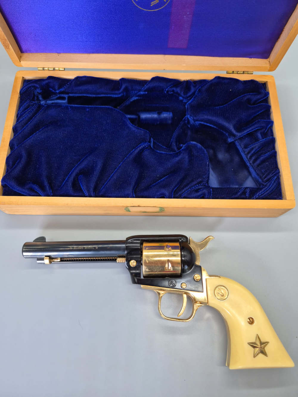 Colt SAA Frontier Scout Alamo 22lr Revolver 4-3/4" w/ box Limited C&R NR!-img-24