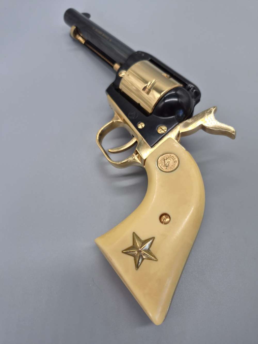 Colt SAA Frontier Scout Alamo 22lr Revolver 4-3/4" w/ box Limited C&R NR!-img-1
