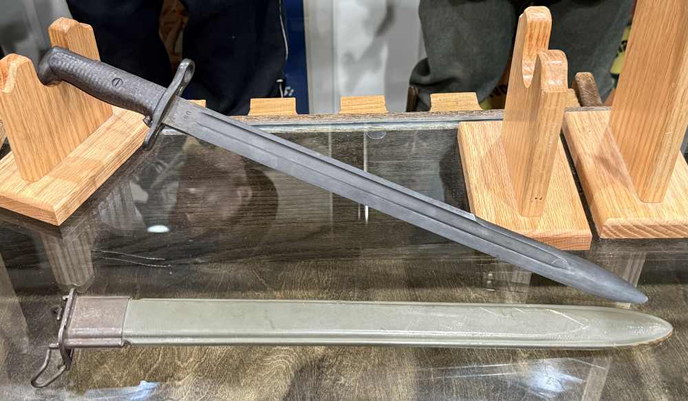 US Springfield Armory Bayonet 1920 pre WW2 WWII - EXCELLENT -img-0