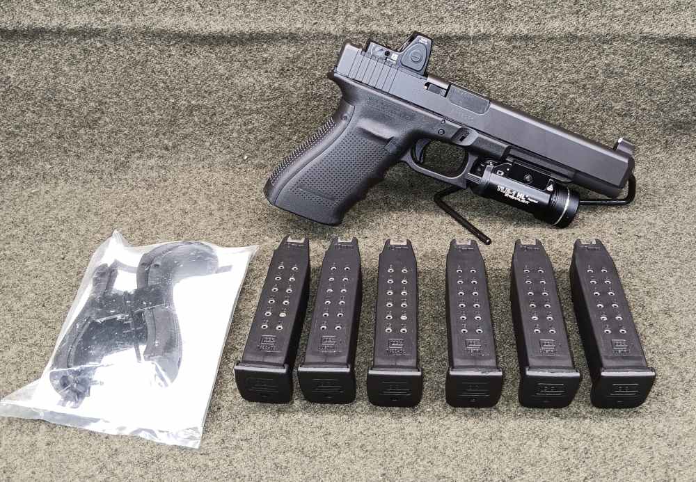 GLOCK 40 GEN 4 10MM WITH TRIJICON RMR AND STREAMLIGHT TLR-1 HL-img-0