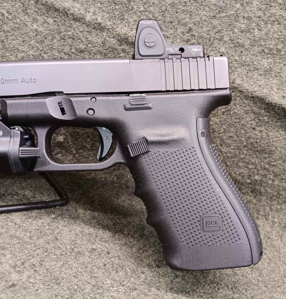 GLOCK 40 GEN 4 10MM WITH TRIJICON RMR AND STREAMLIGHT TLR-1 HL-img-8