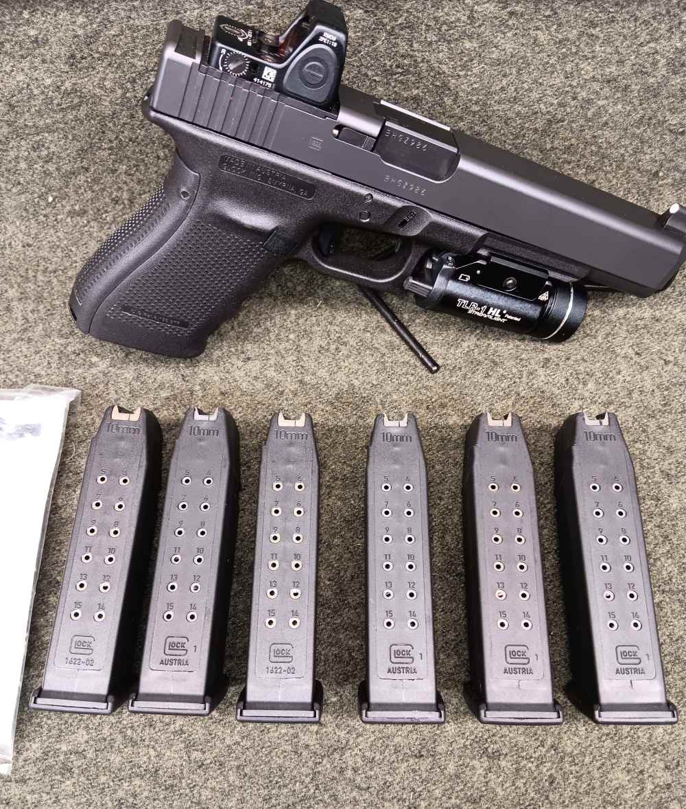 GLOCK 40 GEN 4 10MM WITH TRIJICON RMR AND STREAMLIGHT TLR-1 HL-img-1