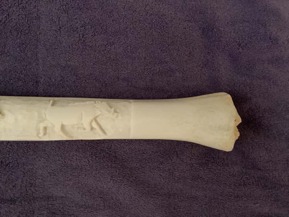HAND CARVED GIRAFFE BONE , WARTHOGS-img-3