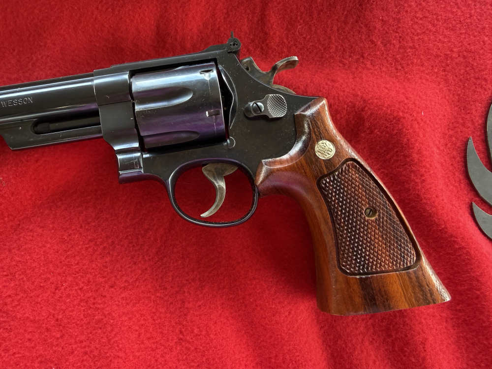  Smith and Wesson Silhouette 44 mag revolver 29-3  10.5 inches -img-1
