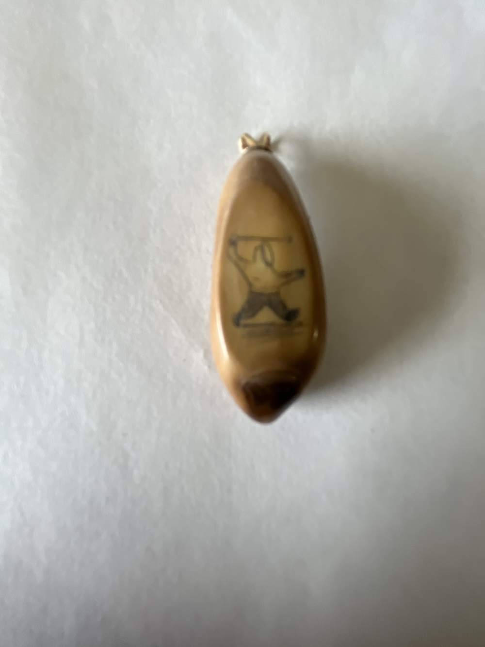 Antique Eskimo scrimshaw seal tooth pendent 14 k-img-0