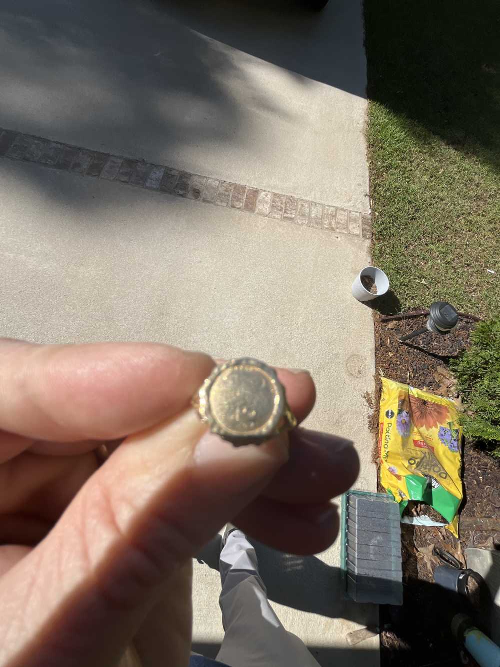 10 K gold ring with 1/20 gold panda coin-img-1
