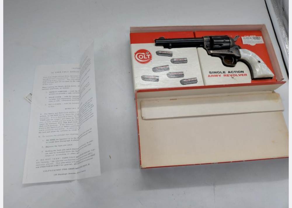 Never fired, with box and papers pearl grip Colt Single Action Army -img-1