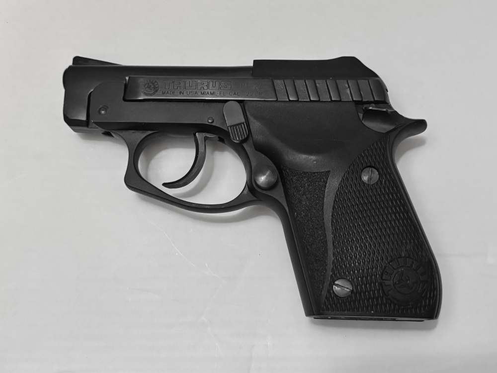 Taurus PT22 with Magazine Nice -img-1
