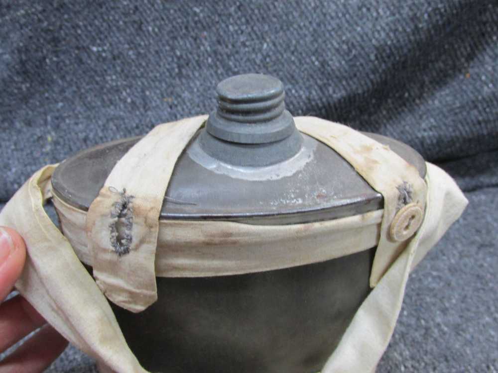 VINTAGE 19th CENTURY METAL CANTEEN WITH COVER AND CARRY STRAPS-img-4