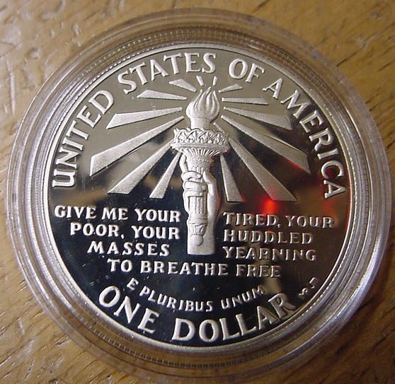 1986 Liberty Ellis Island Commerative SilverDollar-img-1