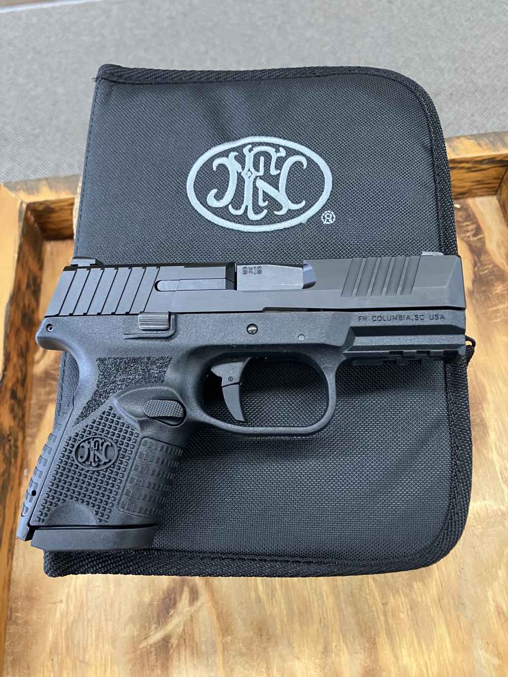 FN 509C Compact Pistol - 9mm Luger - 10+1 - 3.70" - Black-img-1