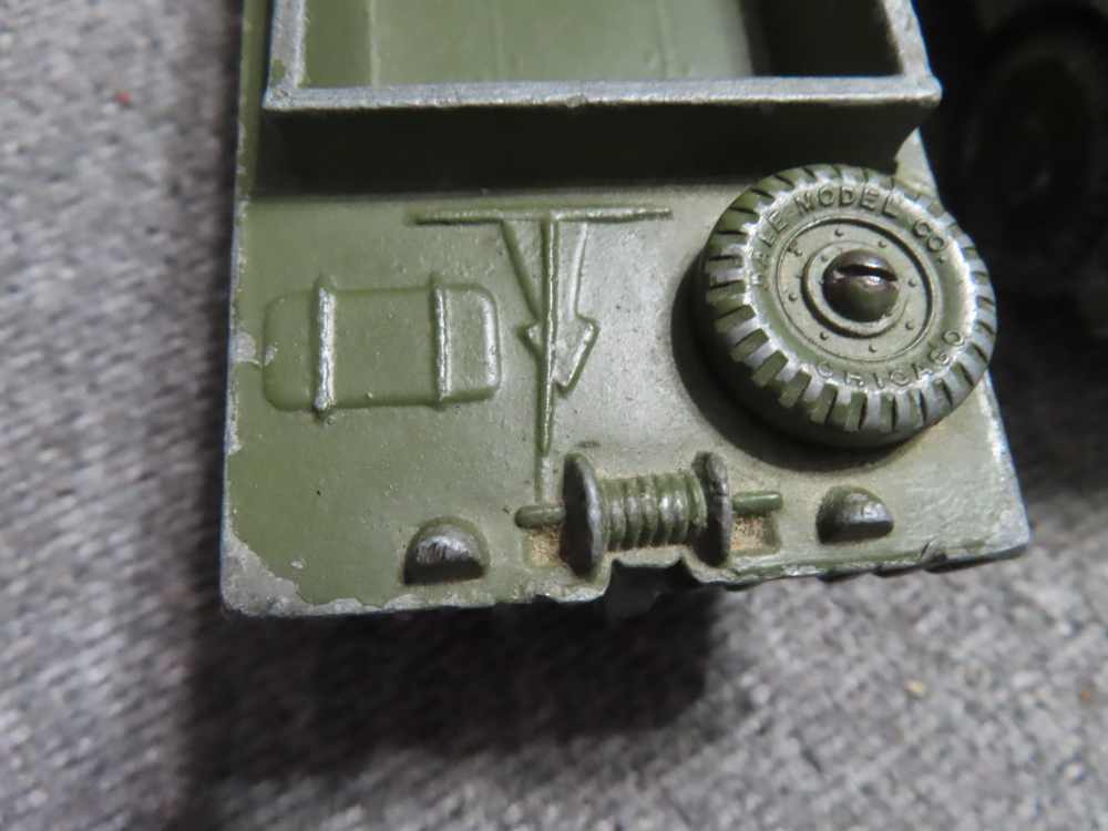2-WWII ERA METAL TOYS- JEEP AND DUKW LANDING CRAFT WITH MOVING WHEELS-img-10