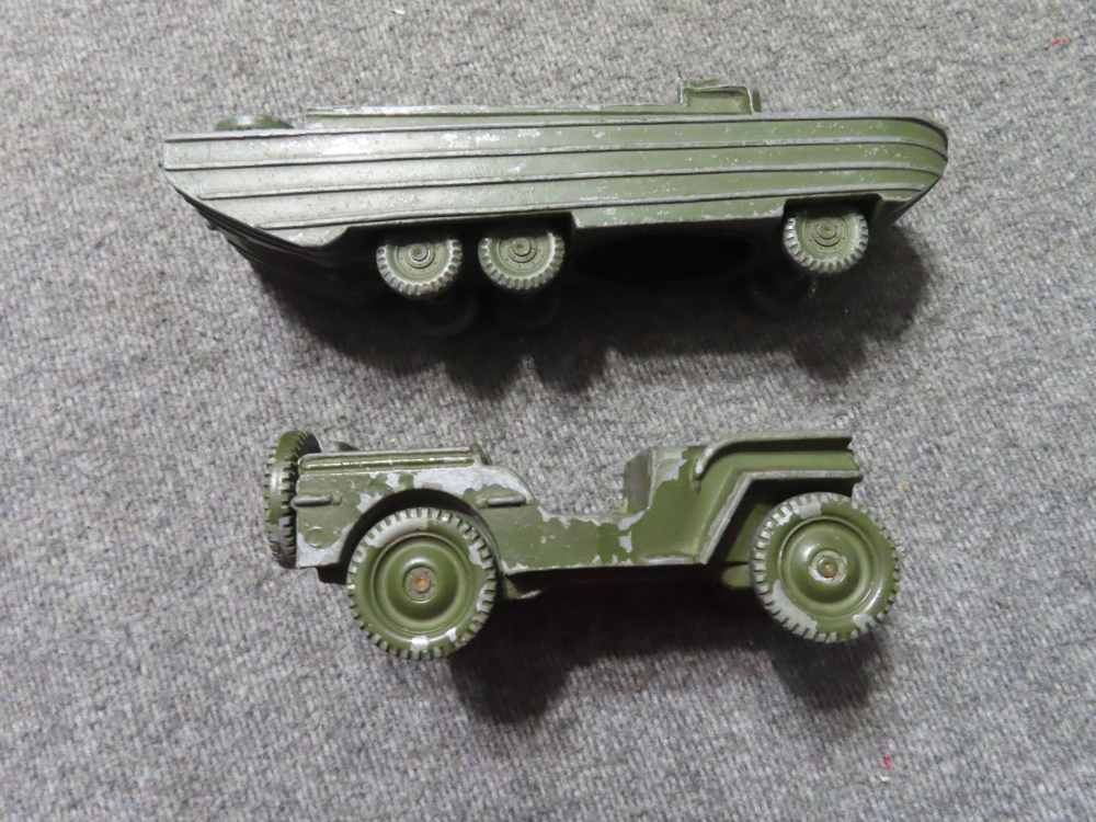2-WWII ERA METAL TOYS- JEEP AND DUKW LANDING CRAFT WITH MOVING WHEELS-img-1