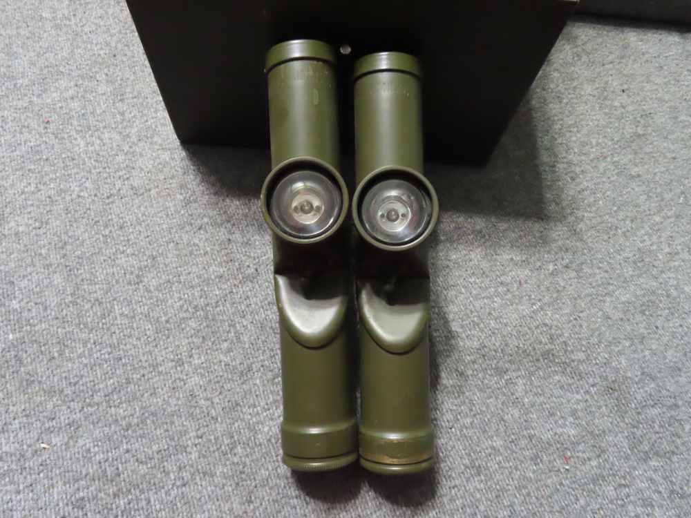 VIETNAM WAR ERA USGI M14 AIMING POST LIGHTS WTH RED & GREEN LENSES-img-1