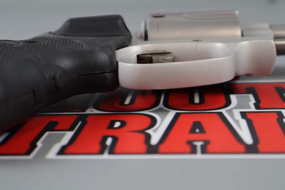 Smith & Wesson Mod. 637-2 .38 SPL+P 1.875"bbl w/CT Laser-img-22