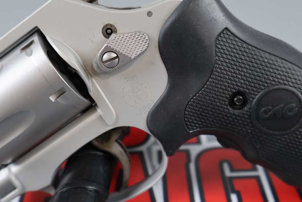 Smith & Wesson Mod. 637-2 .38 SPL+P 1.875"bbl w/CT Laser-img-10