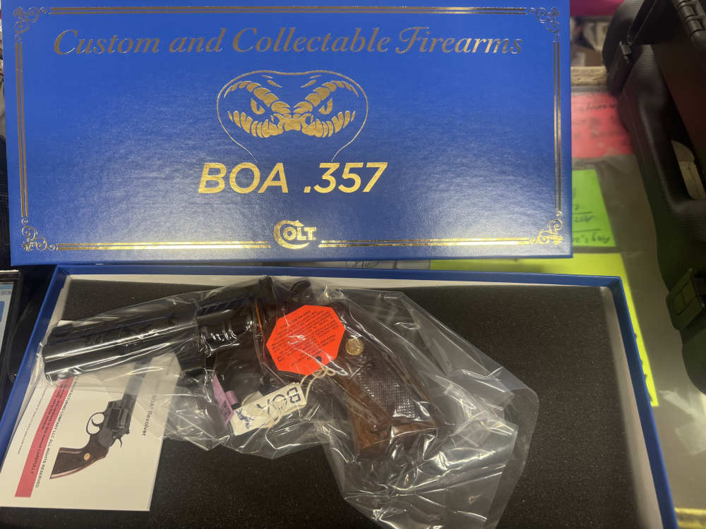 Colt BOA BP4WBB 357 mag 4.25" RARE SNAKE GUN Presentation box SERIAL #0793-img-3