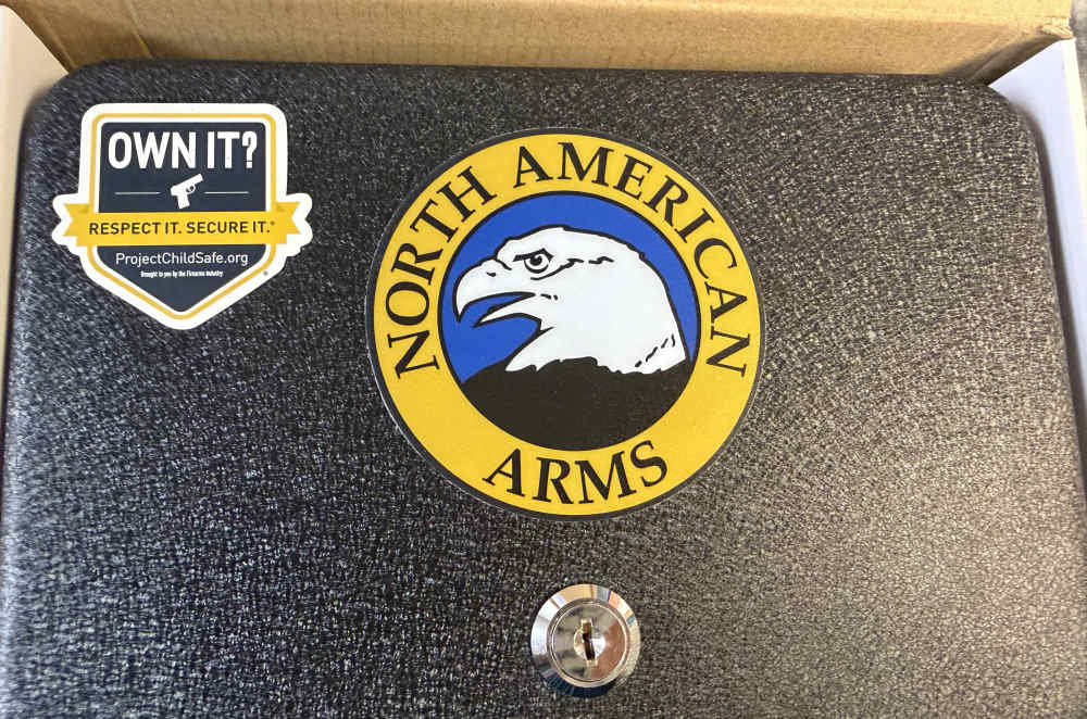 NAA Trump White .22LR/22M Set of 3 Gold Frames, Red, White Blue Penny bid-img-5