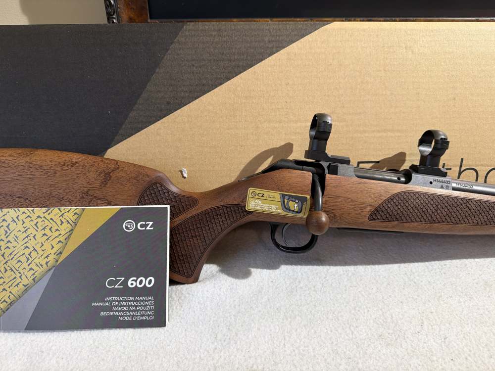 CZ-USA 600 LUX 223 REM — NOS — Threaded Barrel — Walnut — Iron Sights-img-0