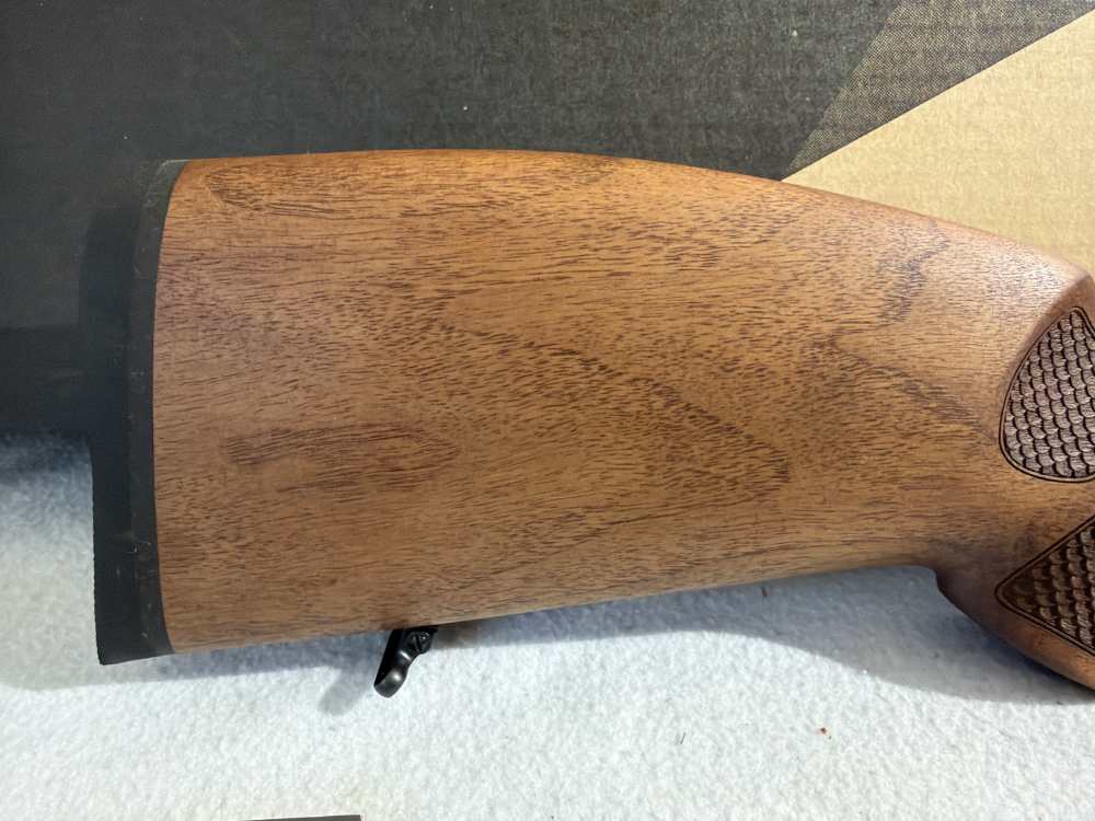 CZ-USA 600 LUX 223 REM — NOS — Threaded Barrel — Walnut — Iron Sights-img-2