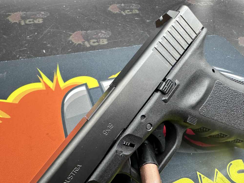Glock 17 Gen 3 9mm 4.49" 2x17rd Mags Case Penny Start No Reserve-img-3