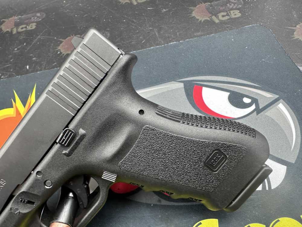 Glock 17 Gen 3 9mm 4.49" 2x17rd Mags Case Penny Start No Reserve-img-4