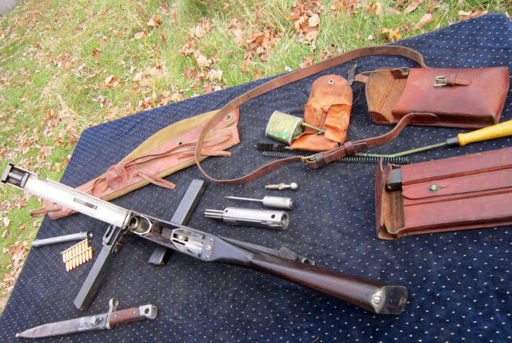 Steyr-Solothurn MP34 parts kit  w/Barrel, sheath, 3 Mags, &Tools in leather-img-11
