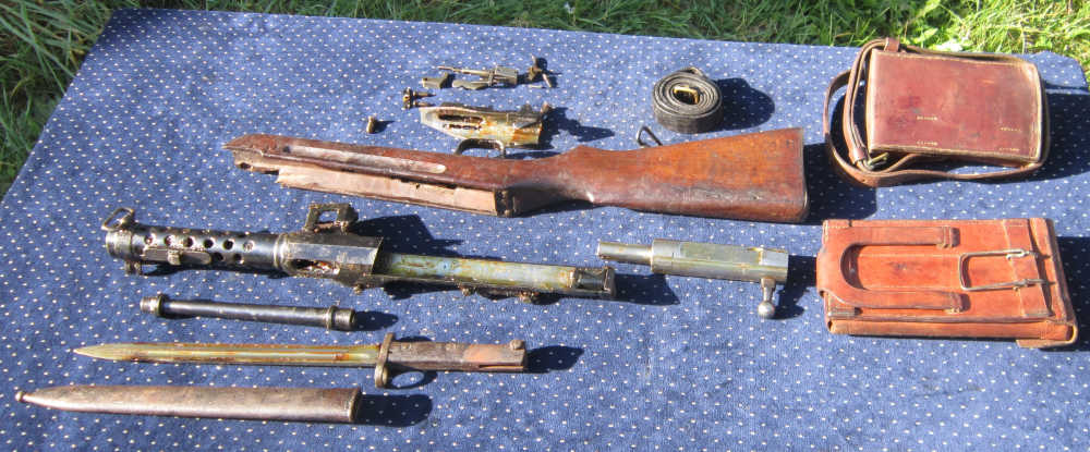 Steyr-Solothurn MP34 parts kit  w/Barrel, sheath, 3 Mags, &Tools in leather-img-40