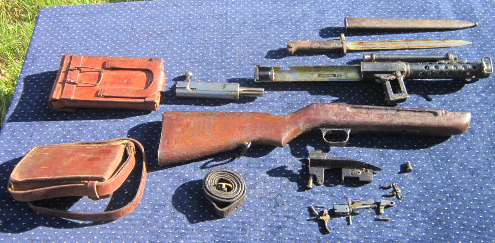 Steyr-Solothurn MP34 parts kit  w/Barrel, sheath, 3 Mags, &Tools in leather-img-37