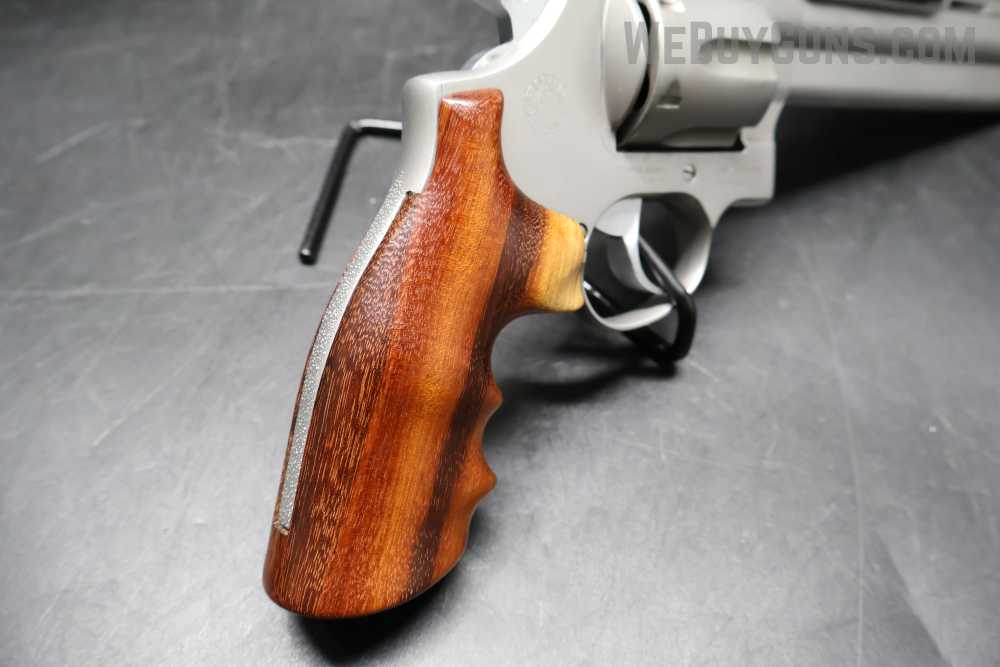 Taurus 44 w/ Scope Revolver .44 Magnum-img-5