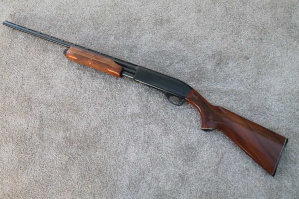 Remington  870 Wingmaster LW 28ga 2 3/4 Skeet choke Excellent Condition !-img-3