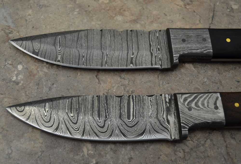 Custom Made Damascus Steel Set of 2 Hunting Knives with Mix Handle (LT 10)-img-1