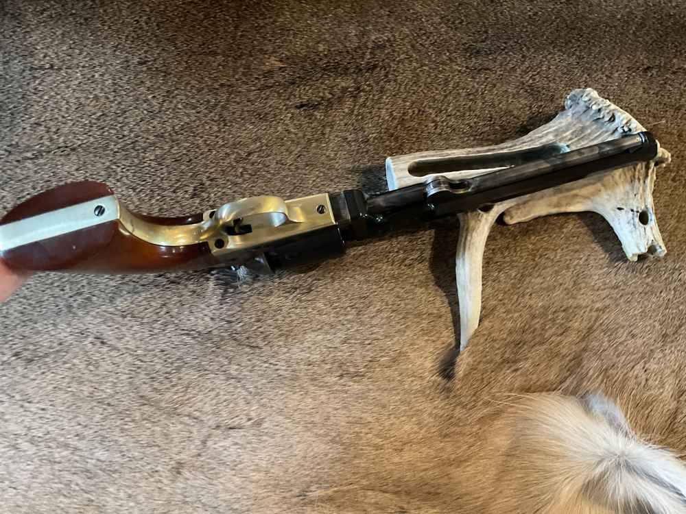 1851 NAVY .36 CAL.  7.5 Octagon C/C Black Powder by Uberti Excellent +-img-3