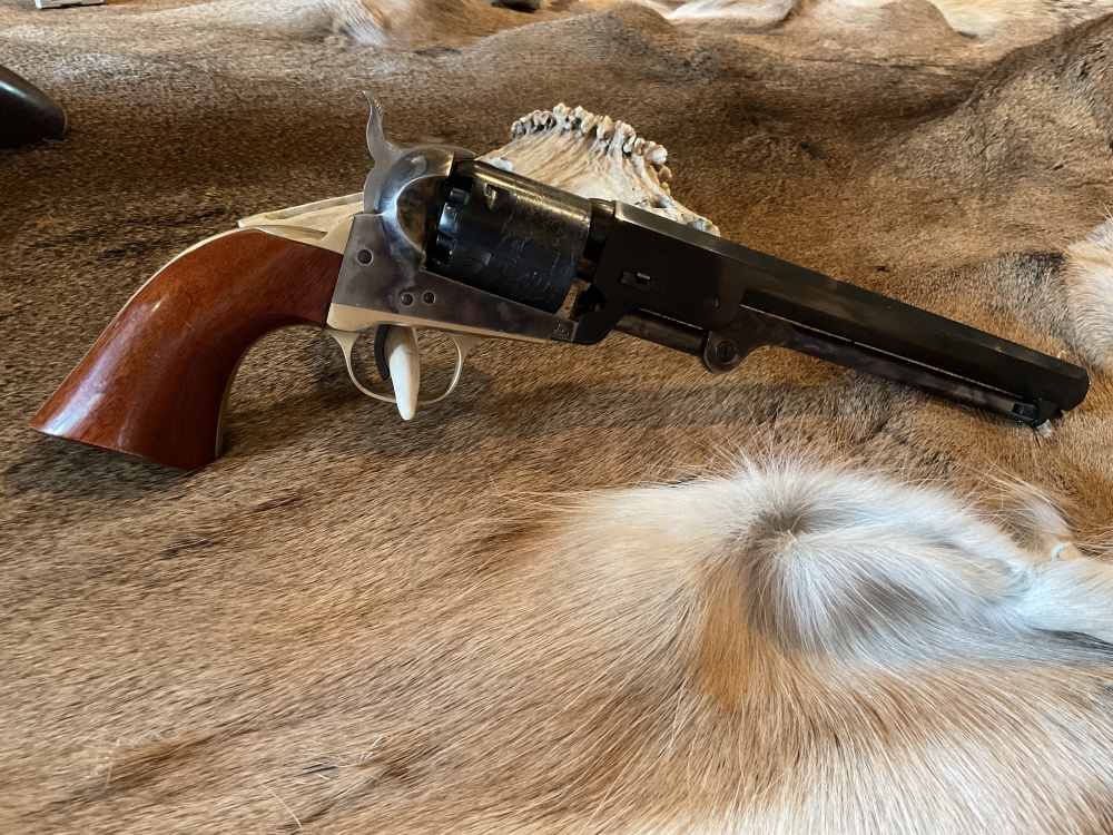 1851 NAVY .36 CAL.  7.5 Octagon C/C Black Powder by Uberti Excellent +-img-1