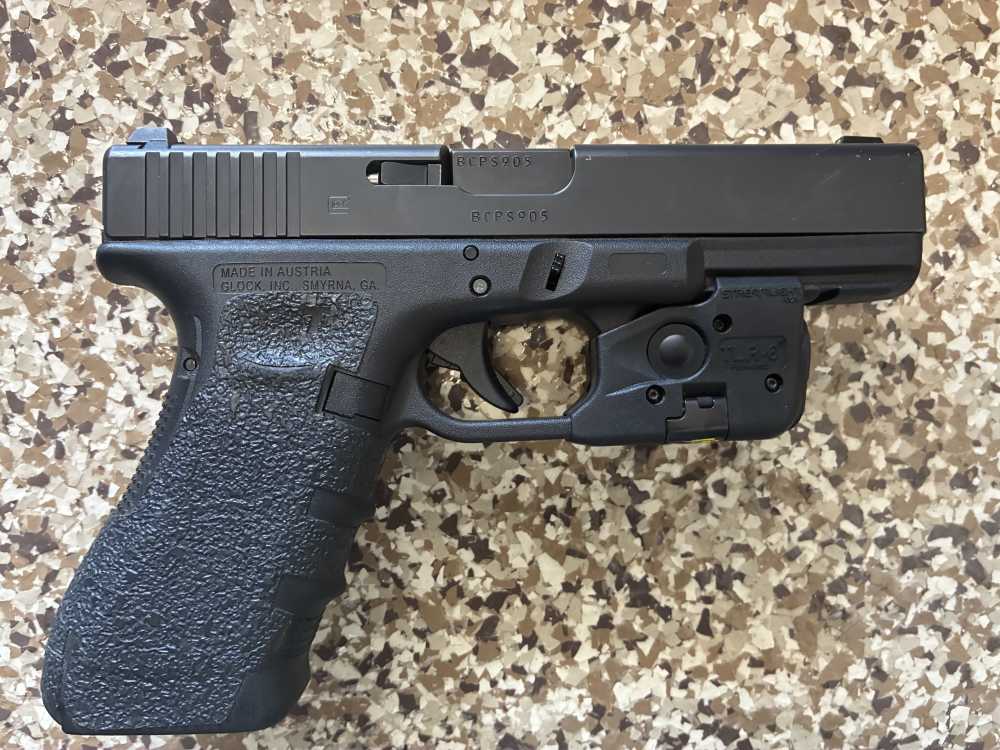 Glock 17 with stream light tlr-6 -img-0